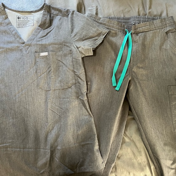 Figs Graphite Scrub Set - Picture 4 of 9